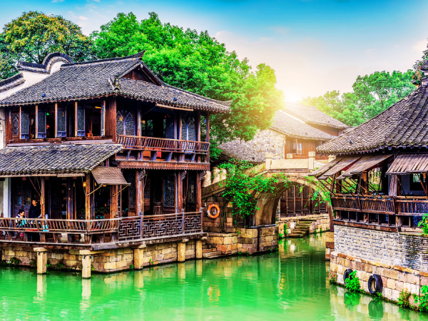 春節早鳥 瑞馬喜迎春~江南鹽官過大年.乾隆宴.海鮮火烤兩吃.五星萬豪六日